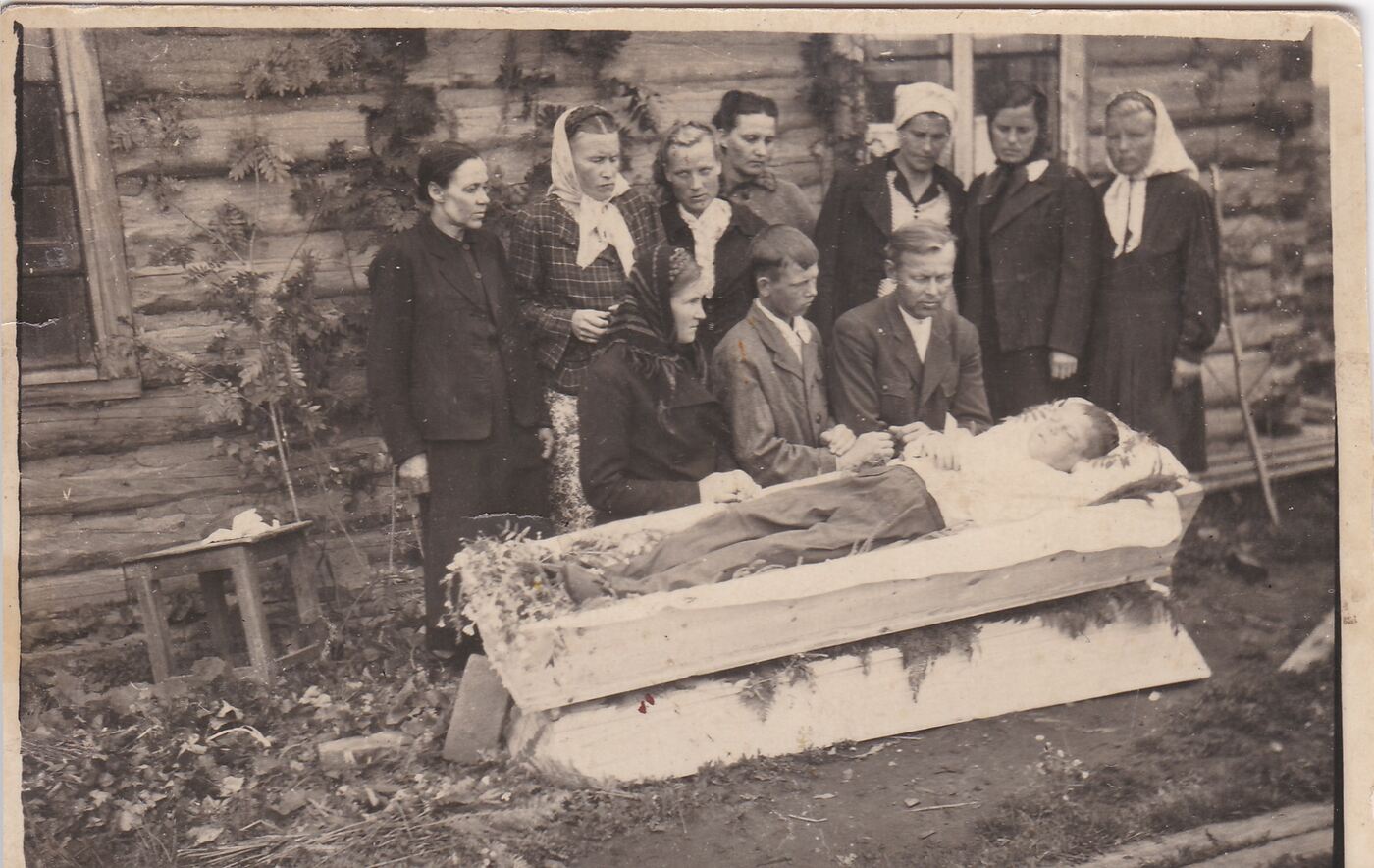 Unknown artist, Tremtinio Algimanto Eičo laidotuvės