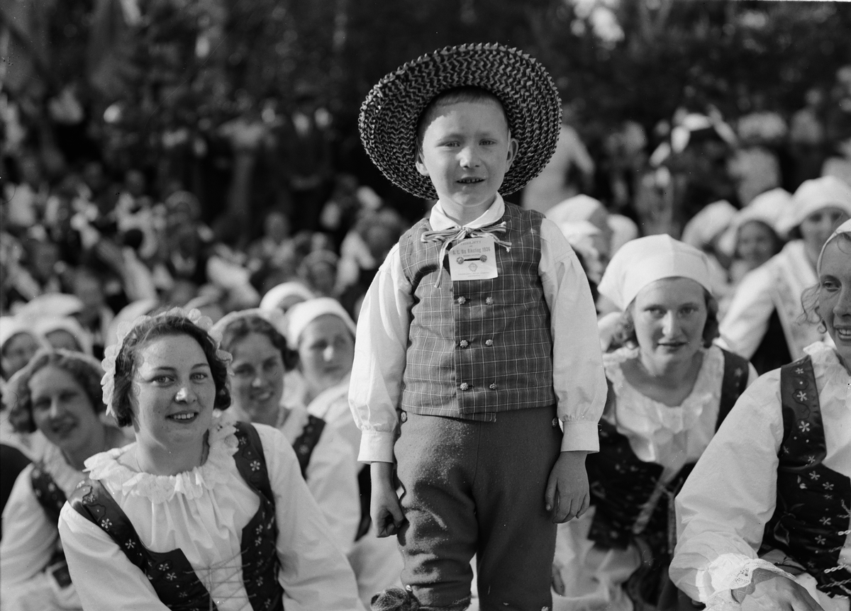 Paul Sandberg, "Nationalklädda ungdomar" på Svenska Landsbygdens Ungdomsförbunds riksting i Gamla Uppsala