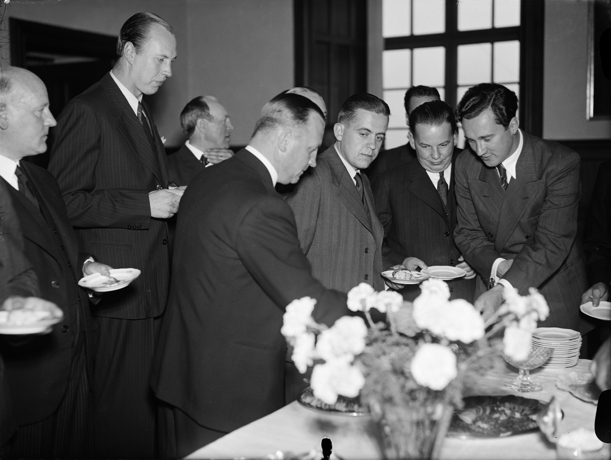 Paul Sandberg, Some of the nation-state officials who paid tribute to the outgoing country house house couple on theme reception in the County Hall, Uppsala Castle