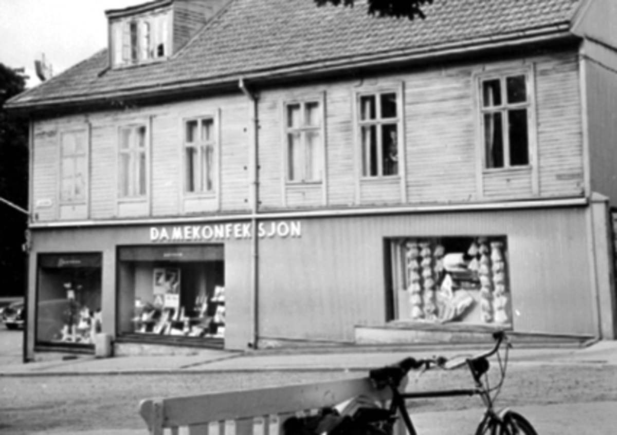 Anno Domkirkeodden, EKSTERIØR STRANDGATA 61, A. STEEN, SETT FRA LIERBAKKEN