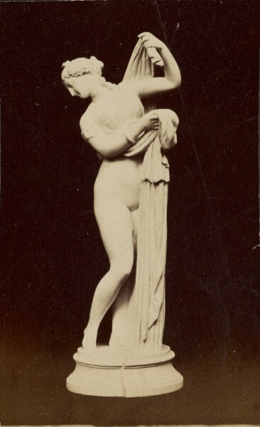 Unknown, [Statue of nude female figure]