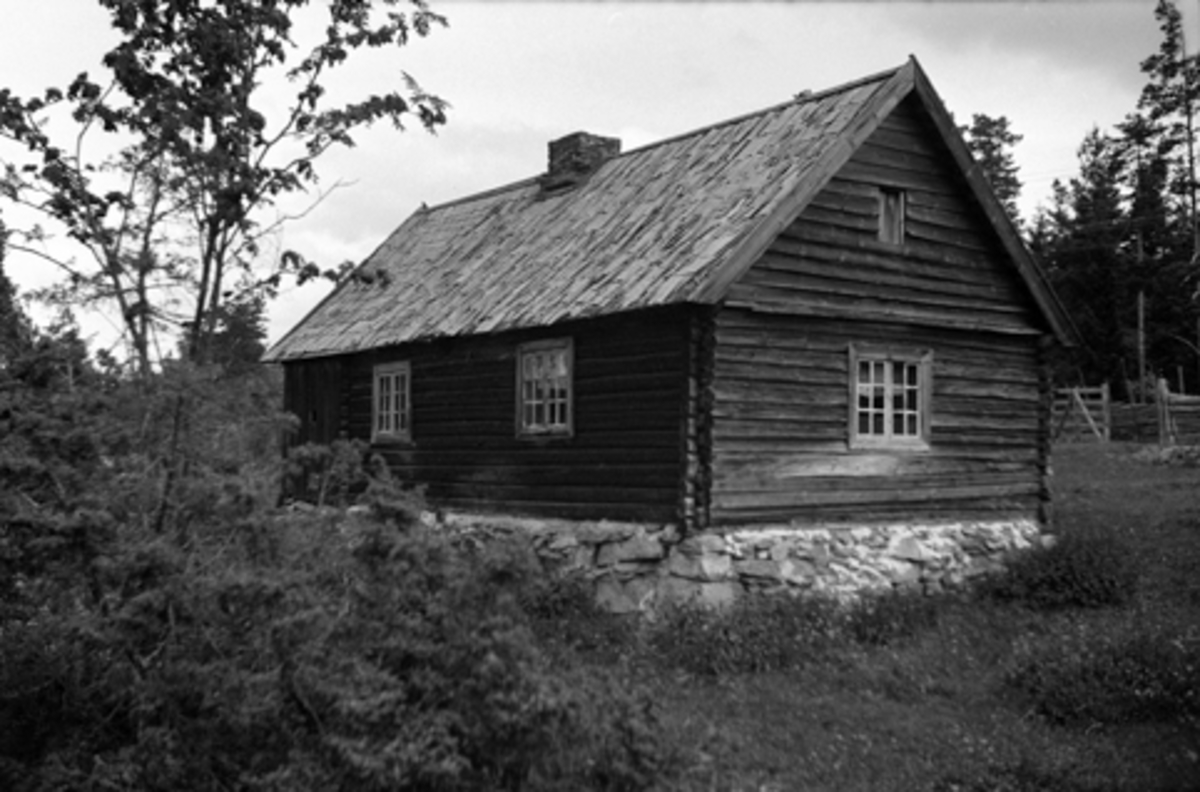 Toralv Bleken-Nilssen, RIFSRUDENGEN. VALLSET, Stange. TØMMERHUS. EKSTR. 341-2