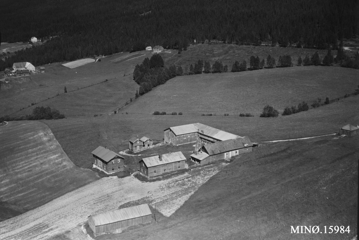 Widerøes Flyveselskap A/S, Gardsbruk, Brandvold, Utistuen