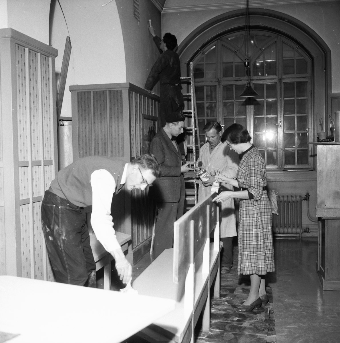 Uppsala-Bild, Kristliga studentföreningen utför reparationsarbeten - Uppsala april 1956