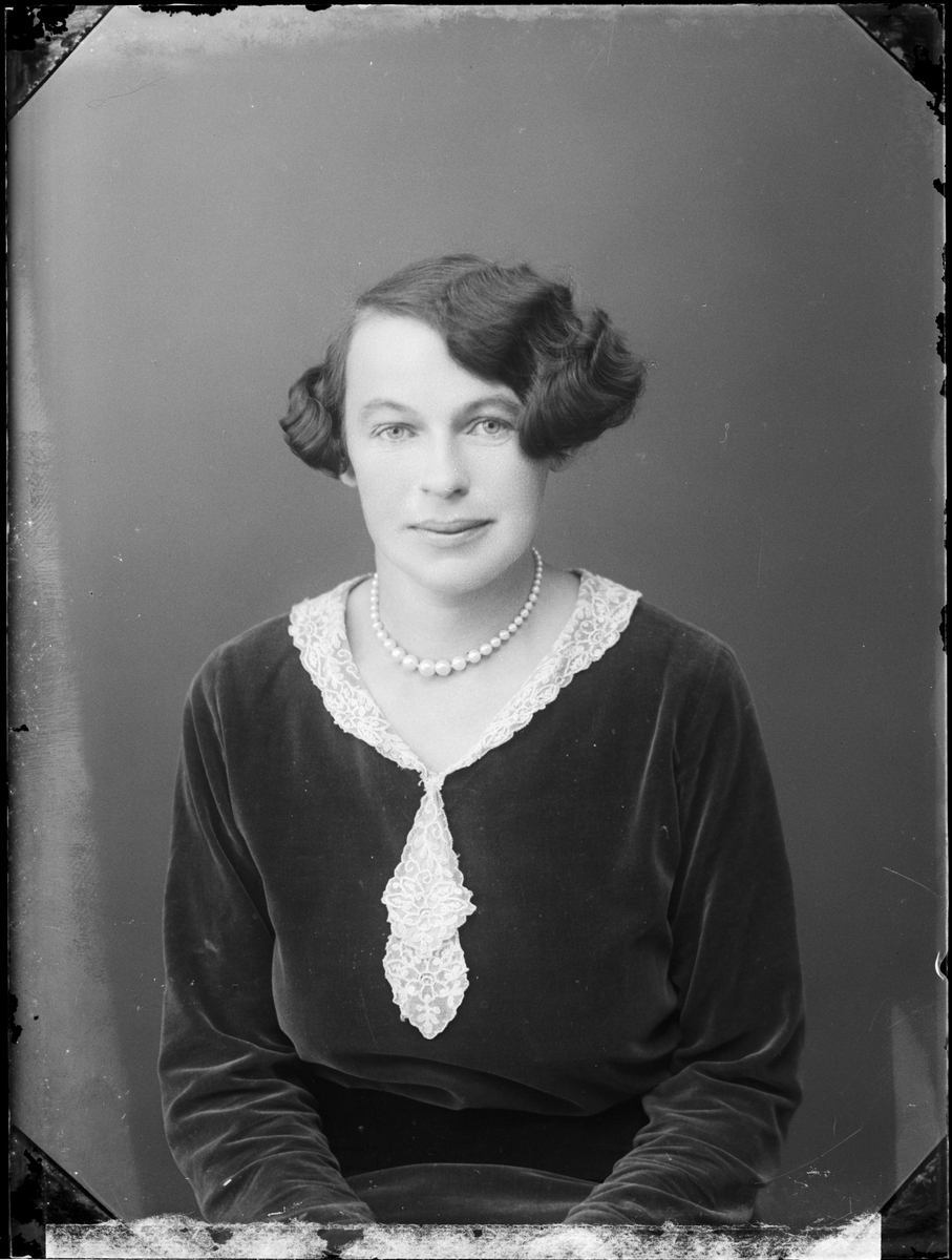 Skötsner-Edhlund, Mia Eriksson från Hargshamn, Harg socken, Uppland 1932