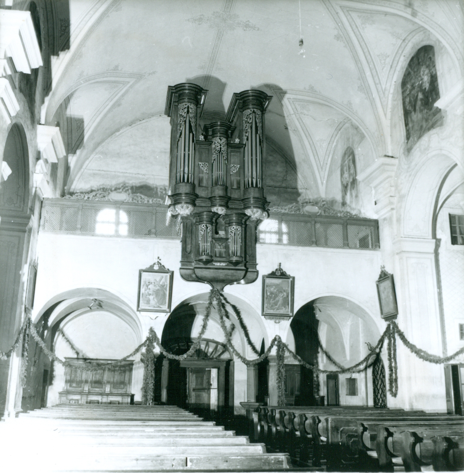 Nino Vranić, Samobor (Samobor) - Franjevačka crkva Marijinog uznesenja i franjevački samostan - Smještaj u prostoru