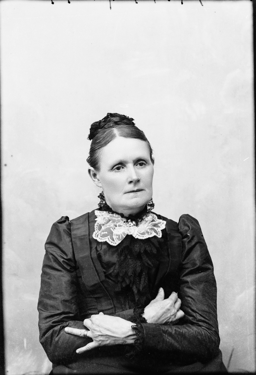 Skötsner-Edhlund, Ateljéporträtt - kvinna, Östhammar, Uppland