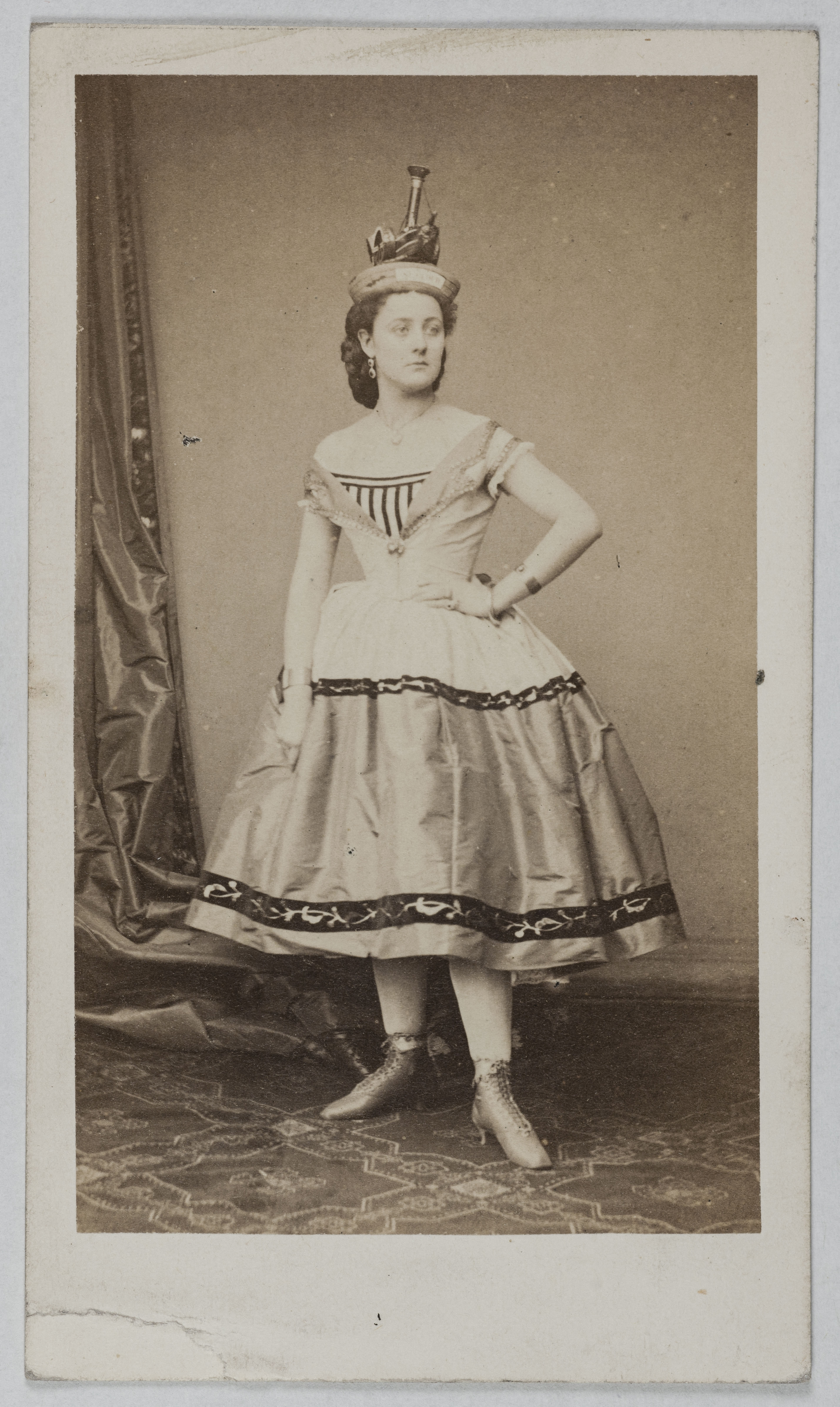 Ulric Grob, Portrait de Ferraris Marie-Louise, (M. L. Kowinski ou Kowalski), 1844-1922, actrice et chanteuse