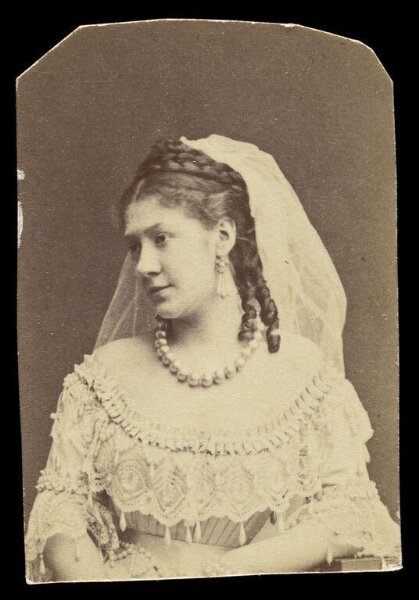 London Stereoscopic and Photographic Company, A portrait of a lady in lace dress