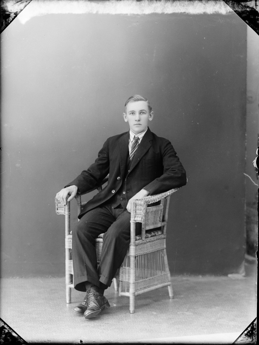 Skötsner-Edhlund, Ateljé Portrait - Boy, Östhammar, Uppland