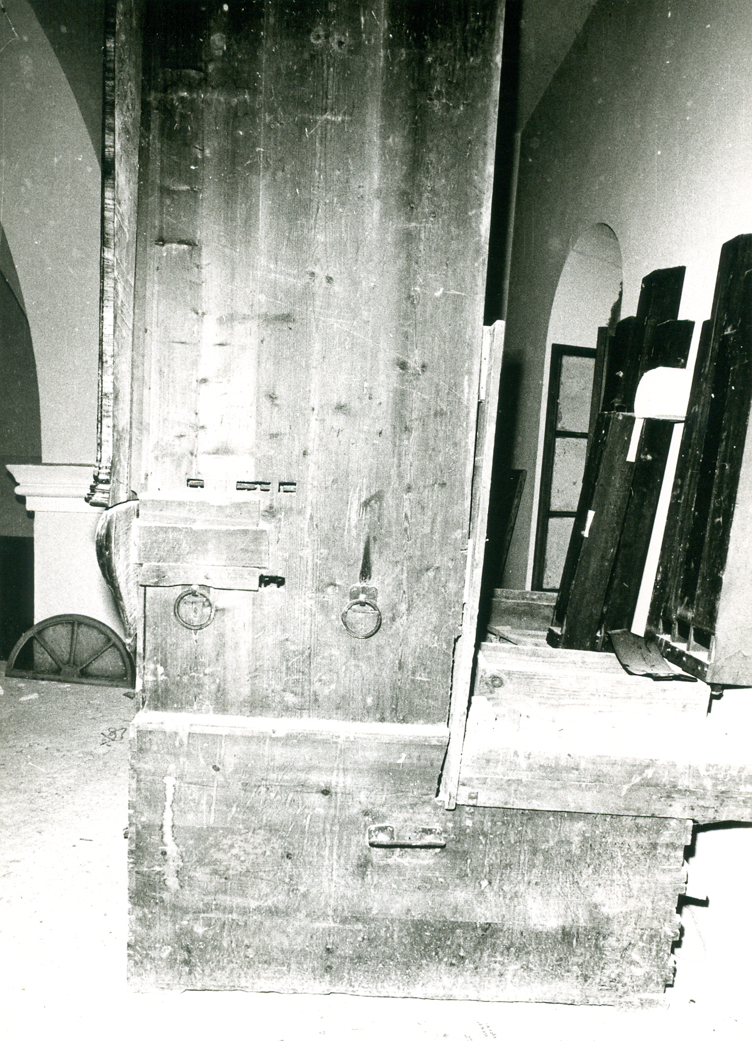 Nino Vranić, Visovac (Drniš) - Crkva franjevačkog samostana - Pogled sa strane na kućište orgulja