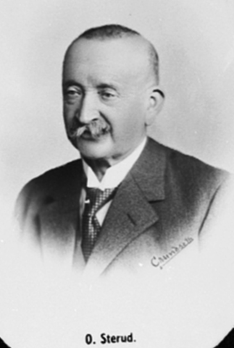 Anno Domkirkeodden, Kjøpmann Olaus Sterud 29.7.1887-30.1.1938. Æresmedlem i Hamar Handelstandsforening 23.1.1936.