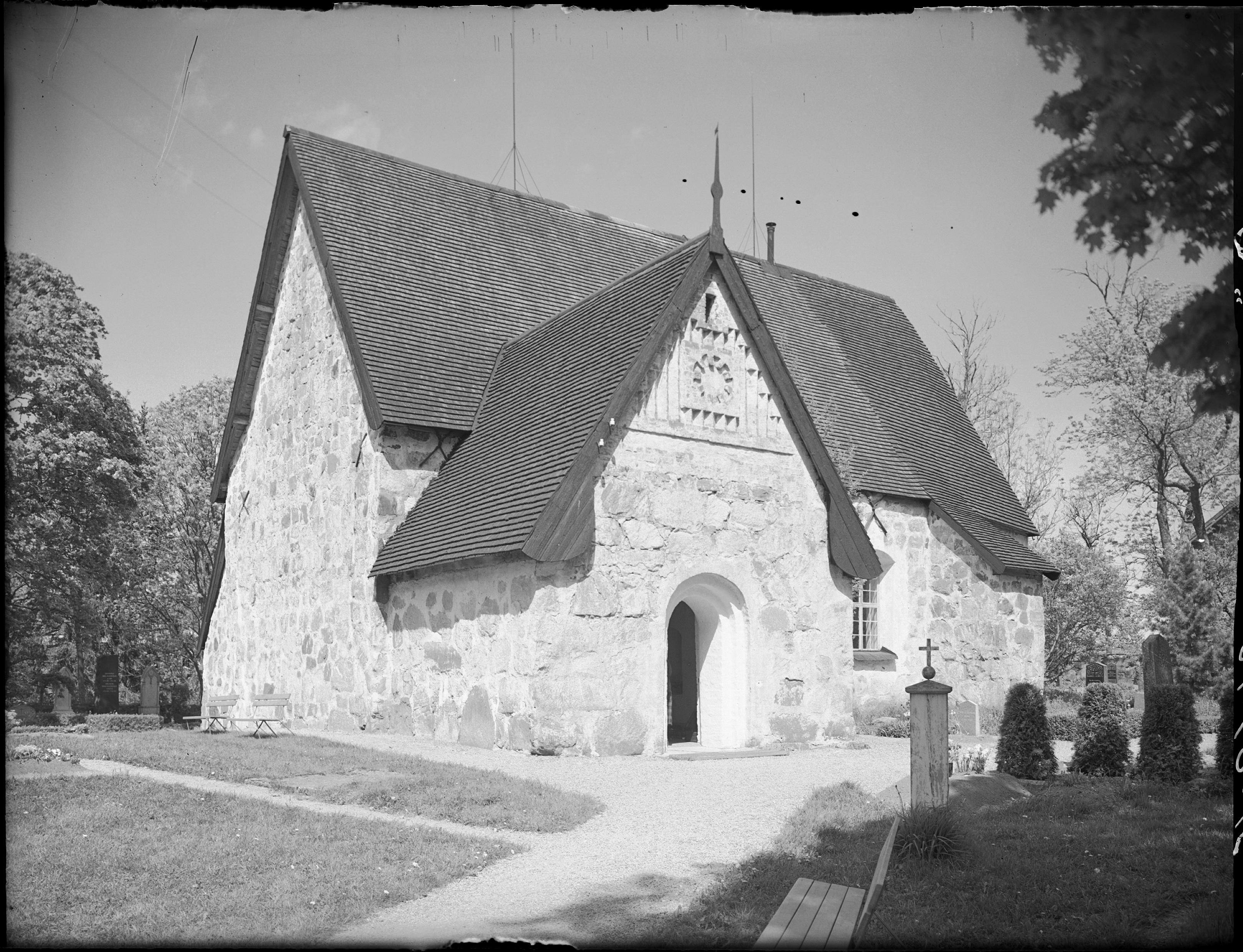 Nils Lagergren, Rö kyrka