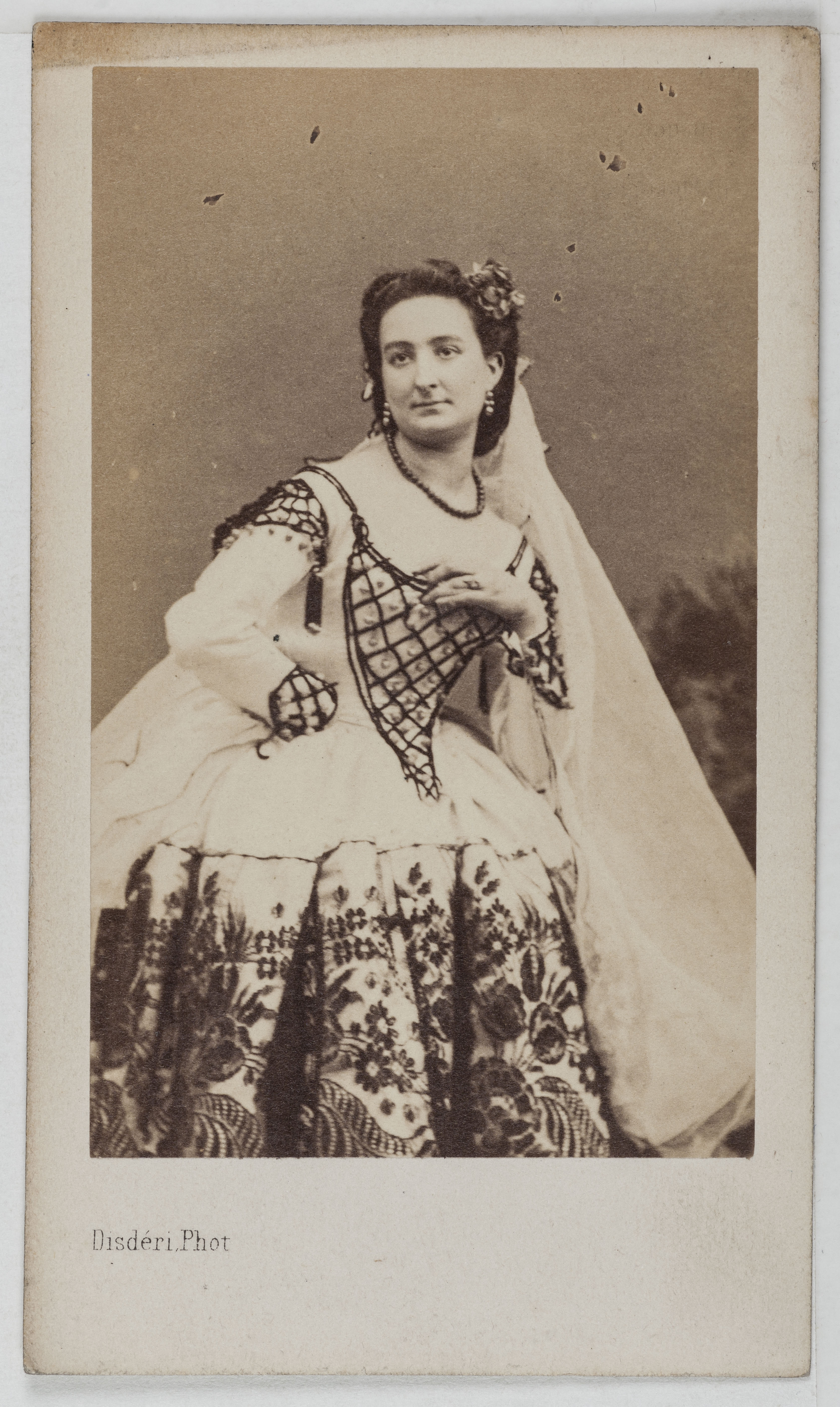 André-Adolphe-Eugène Disdéri, Portrait d'Elise Parent, danseuse à l'Opéra entre 1860 et 1873.