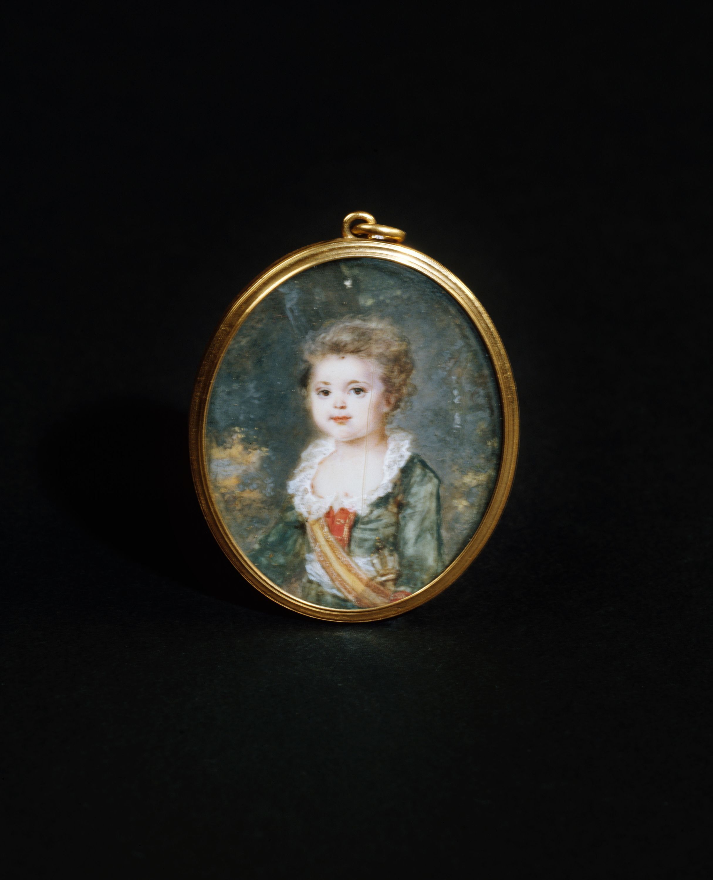 Anonyme, Portrait d'enfant en costume Louis XV portant un baudrier