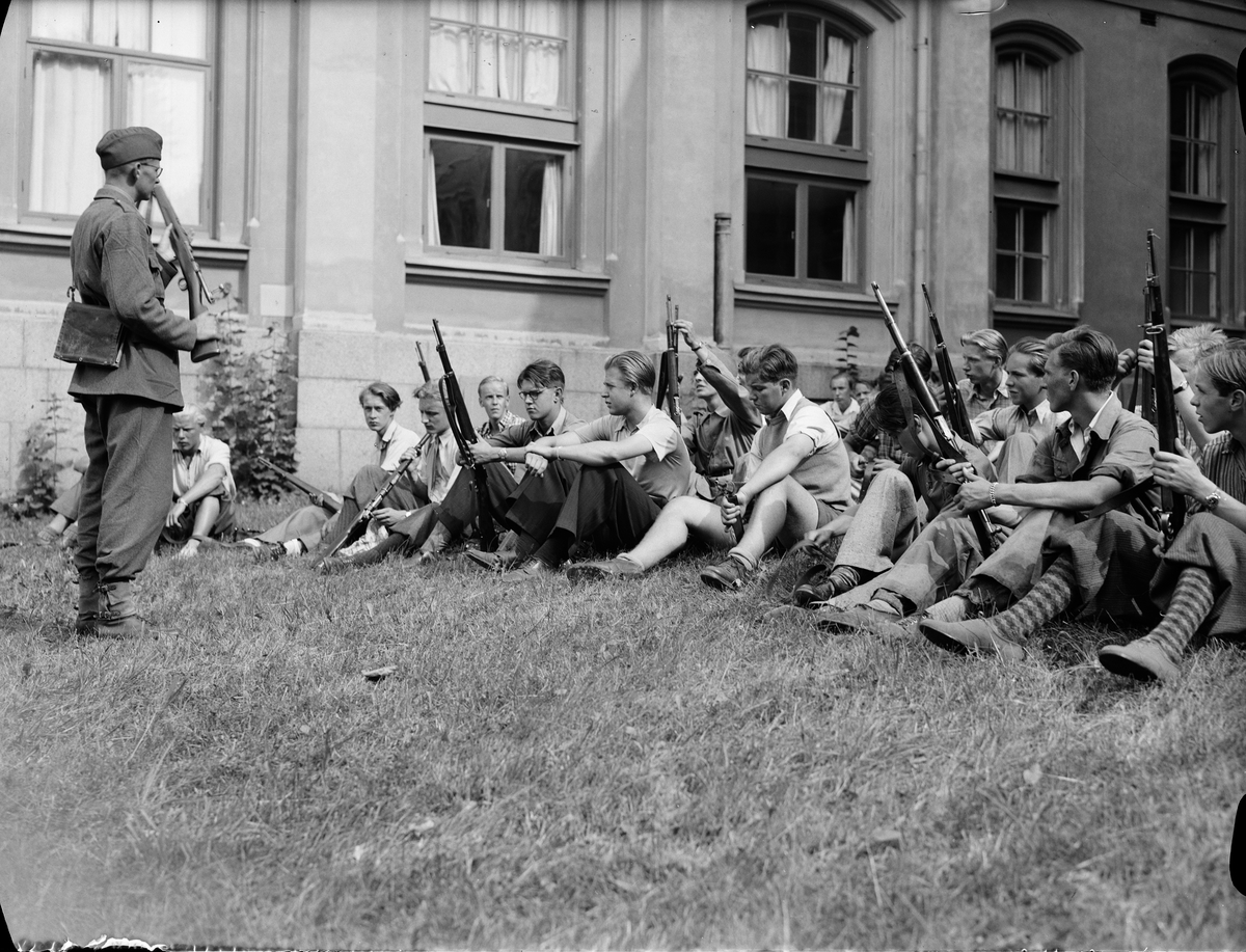 Paul Sandberg, Pupils at the Higher General The Swedish National Reeducation Service exercises with rifle, SkolE2