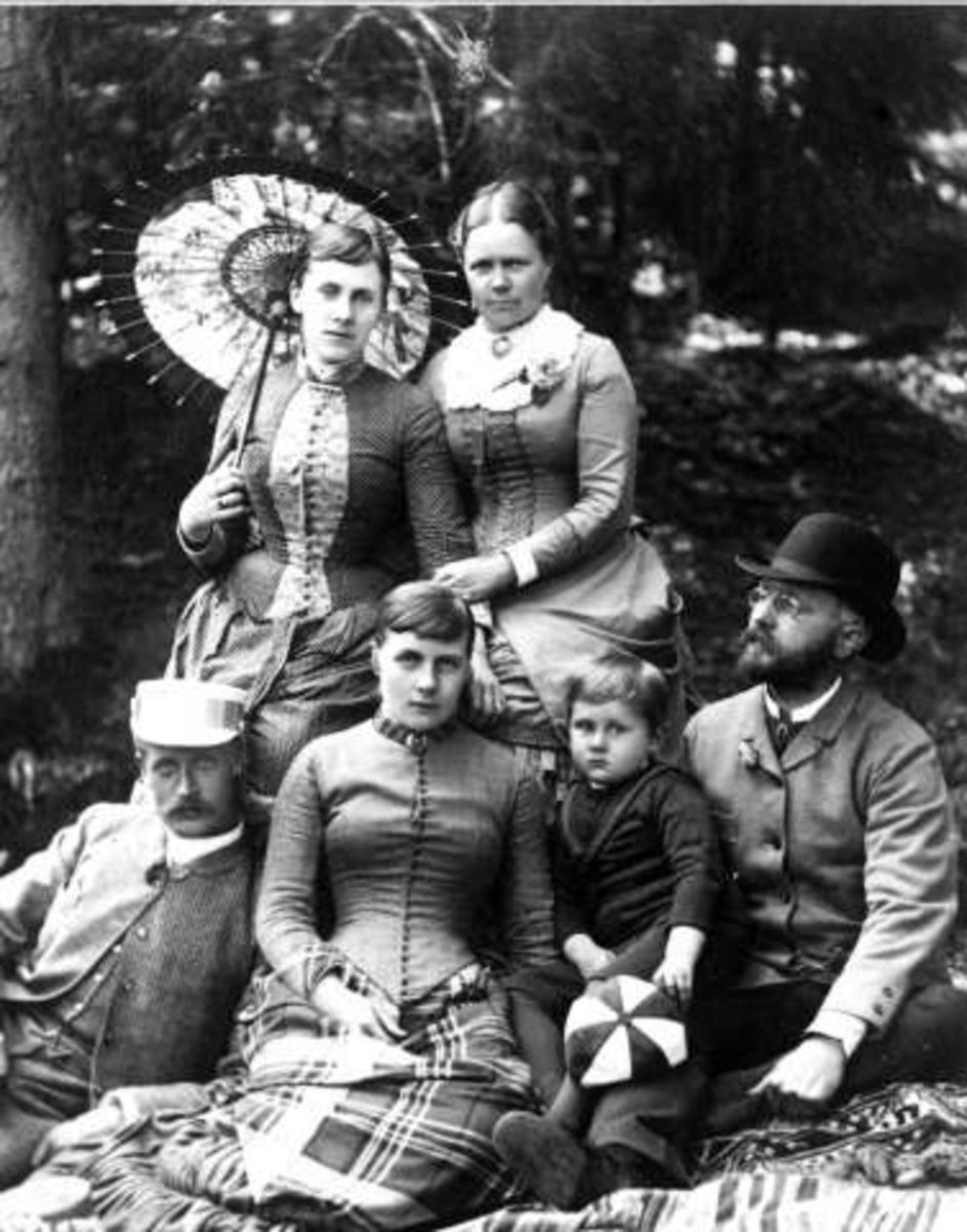 Gustav Borgen, Gruppeportrett, familieutflukt. Avfotografering(?)