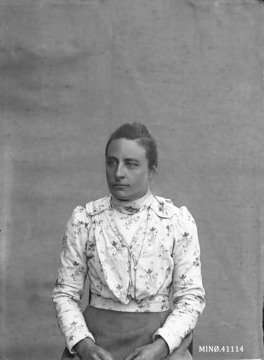 Oscar Holte, Portrett av kvinne - Goro Rønningen (18.3.1866-4.6.1953)