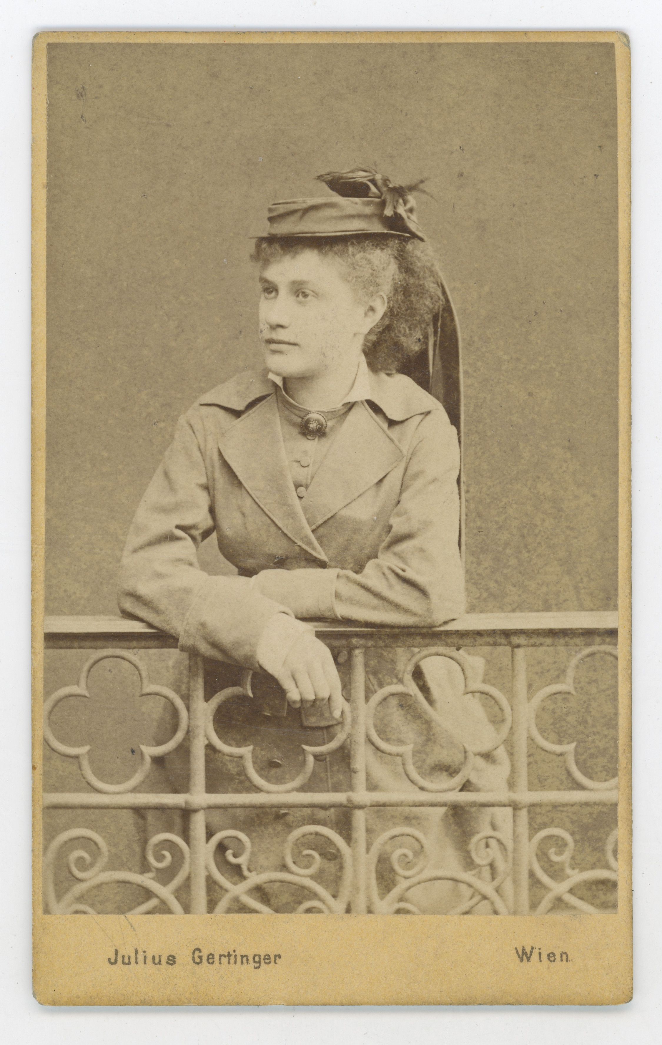Julius Gertinger, Glumica Ivona Flück