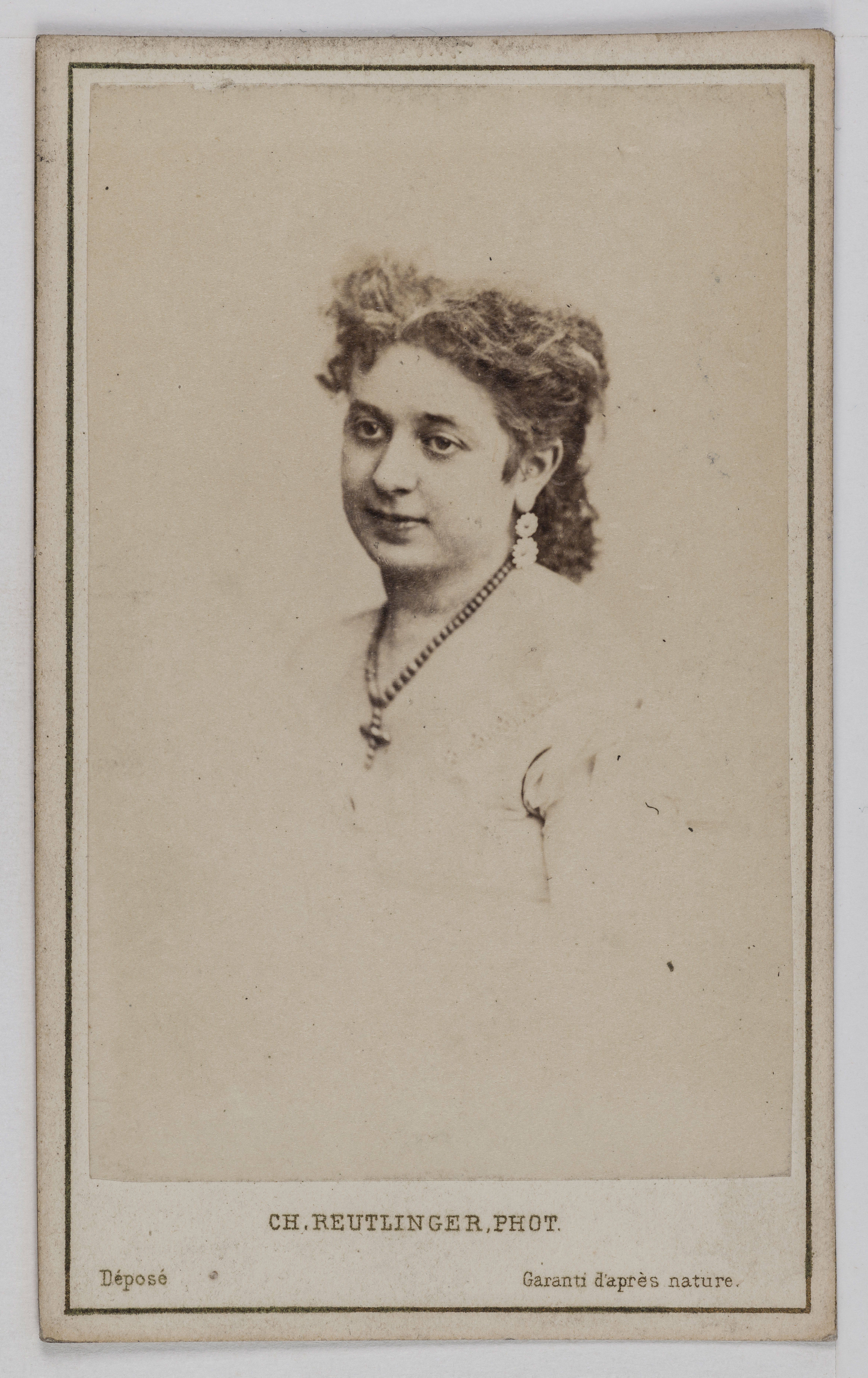 Charles Reutlinger, Portrait de Georgette Vernet, danseuse et violoniste.
