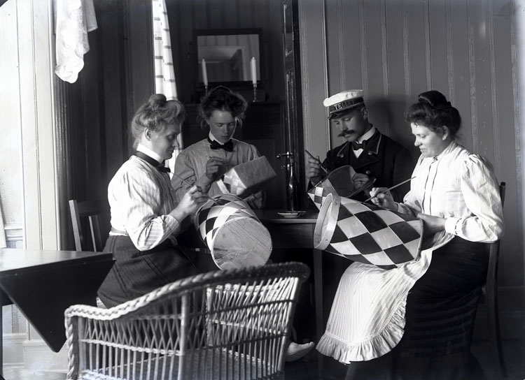 Hugo Hallgren, According to text accompanying the picture: “Betjening on T.H.”