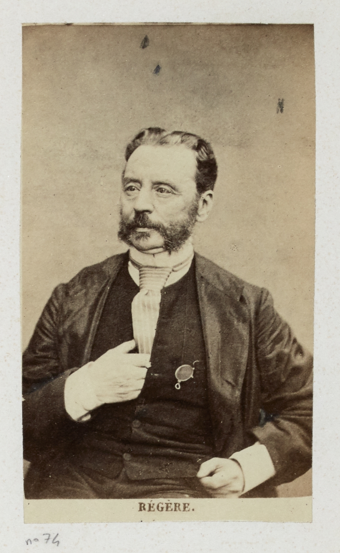 Ernest Charles Appert, Régère de Montmore Théophile, Dominique (1816-1893). Vétérinaire et membre de la Commune, il est capitaine de la Garde nationale durant le Siège de Paris. Membre de la Commune, il organise la défense du Panthéon et signe l'ordre d'incendier les...