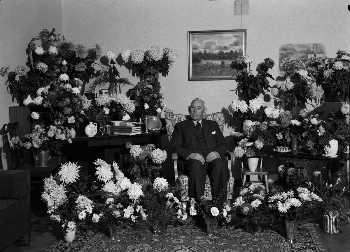 Paul Sandberg, Födelsedagsporträtt - man i hemmiljö, sannolikt Uppsala, 1946