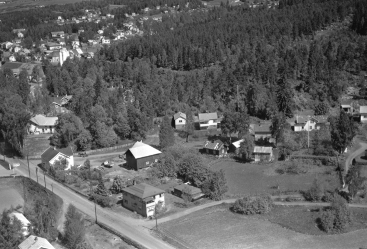 Widerøes Flyveselskap A/S, Flyfoto av bebyggelse ved Ødegårdstoppen, Moelv, Ringsaker.