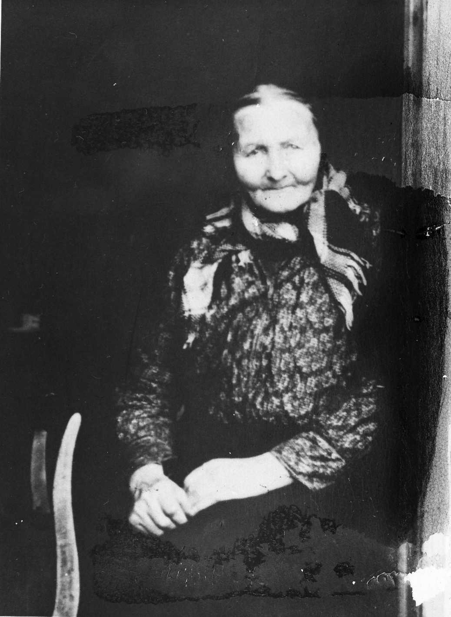 Rachel Haarseth, Kvinne, klær.