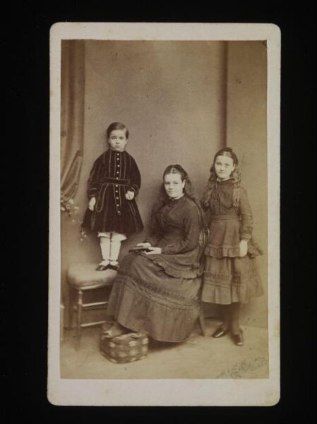 Unknown, Portrait of Two Ladies and a Child (Laie, Bertha, Basil)