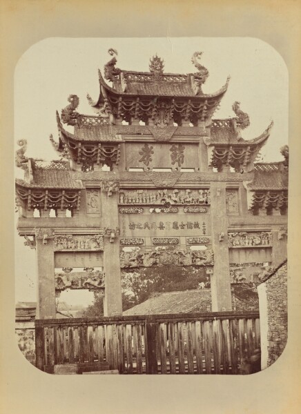 John Thomson, Temple Gate, Shanghai