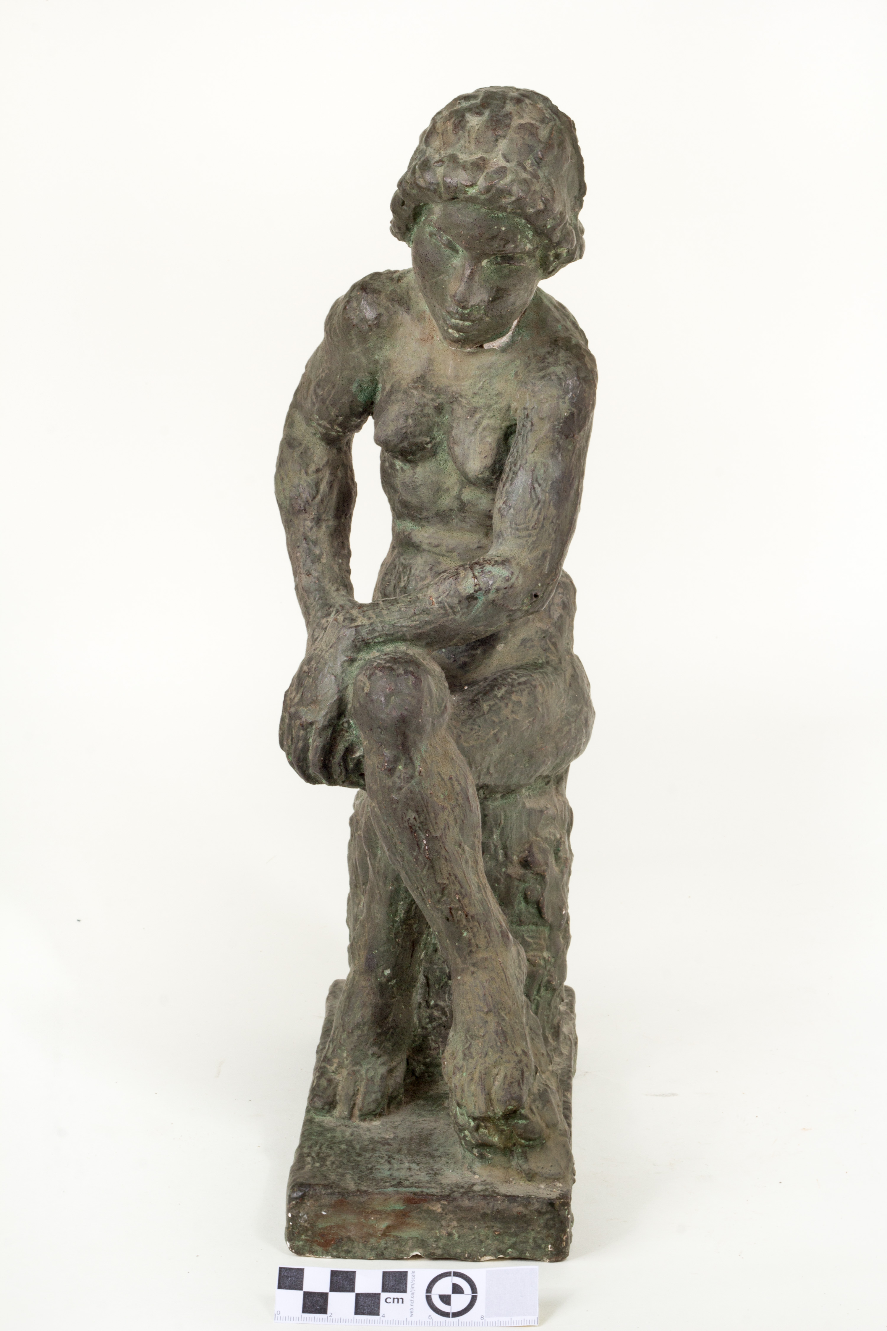 Anton (autor) Starkopf, Istuv naisfiguur