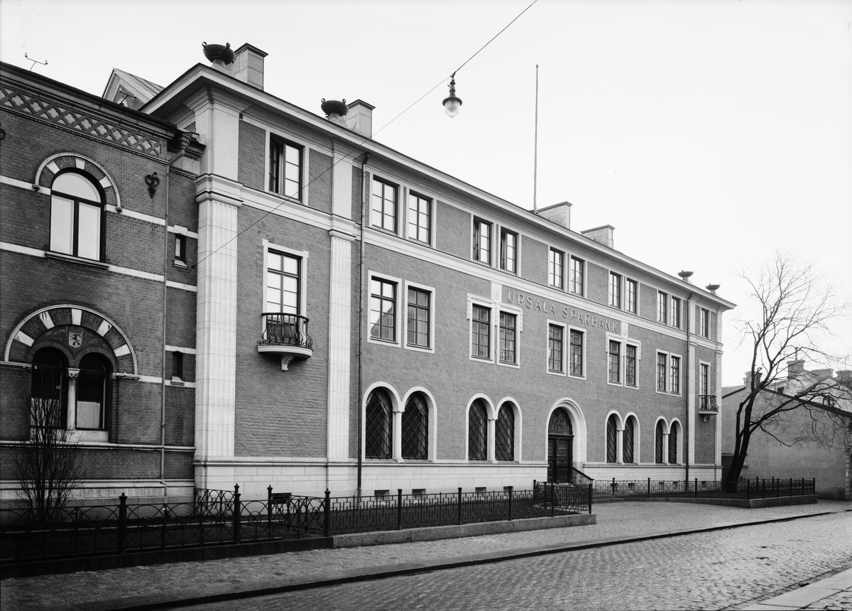 Paul Sandberg, Upsala Sparbanks lokaler, kvarteret Oden Ygg, Kungsgatan, Uppsala, sannolikt i slutet av 1920-talet