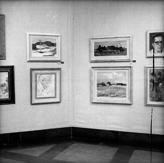 Knut Borg, Konsthallen, interiör av utställningssalen, Inga Bergs utställning, tavlor.