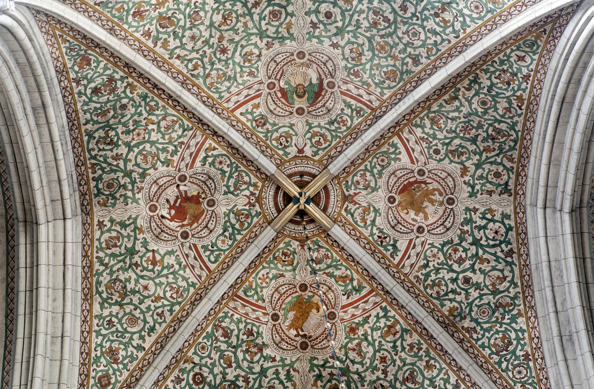 Olle Norling, Korsmittens valv (travé 63) med de fyra evangelistsymbolerna, Uppsala domkyrka, Uppsala 2013