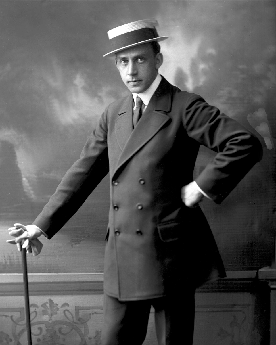 Gustav Borgen, Portrett, mann med stokk og hatt. Solodanser Richard Jansen.