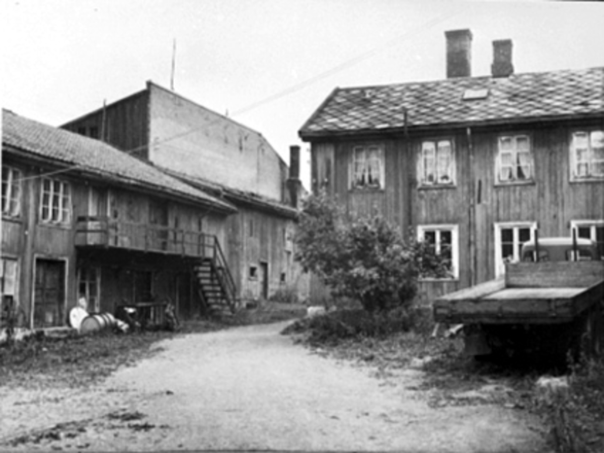 Anno Domkirkeodden, EKSTERIØR TORGGATA 91 BAKGÅRD, LASTEBIL, UTHUS