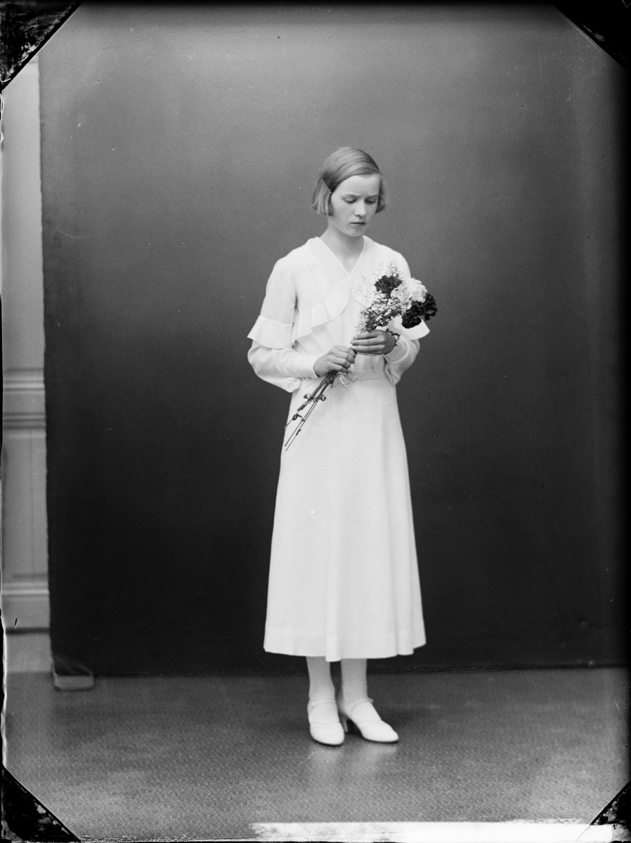 Skötsner-Edhlund, Ateljéporträtt - Brita Karin från Östhammar, Uppland