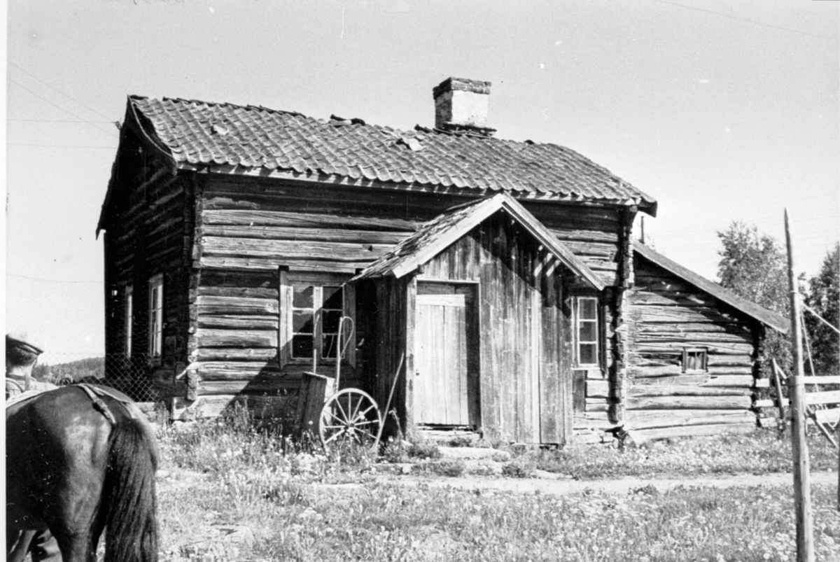 Anno Domkirkeodden, Eksteriør, husmannsplassen Jevanolbakken under Jevanol østre, Furnes, Ringsaker. Flyttet til Hedmarksmuseet i 1959.