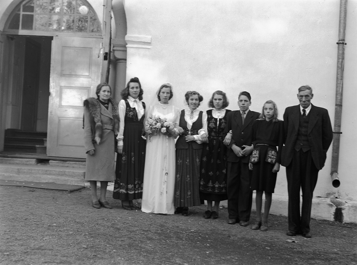Håkon Prestkværn, BRUDEPAR, LAGMANNSVEEN, ELVSVEEN. Gruppe 8, ukjente bryllupsgjester.