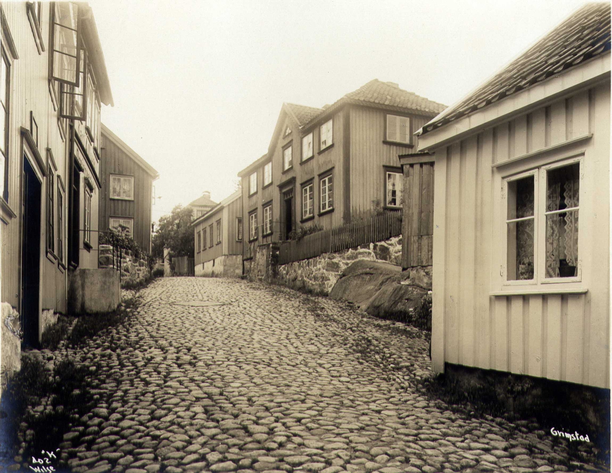 Anders Beer Wilse, Gateparti med trehusbebyggelse, Grimstad, Aust-Agder.