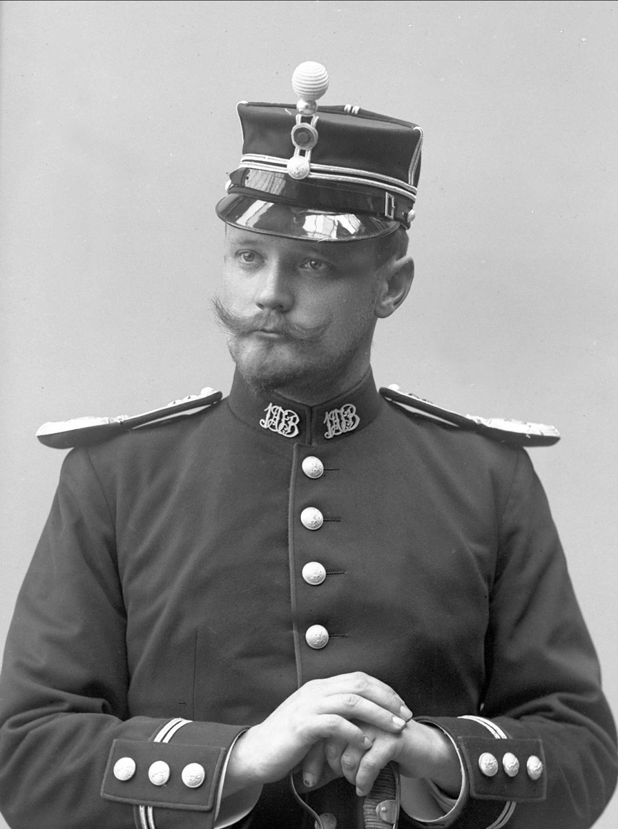 Gustav Borgen, Portrett, Karl Ingvar Nandrup, født 1864, i uniform som løytnant.