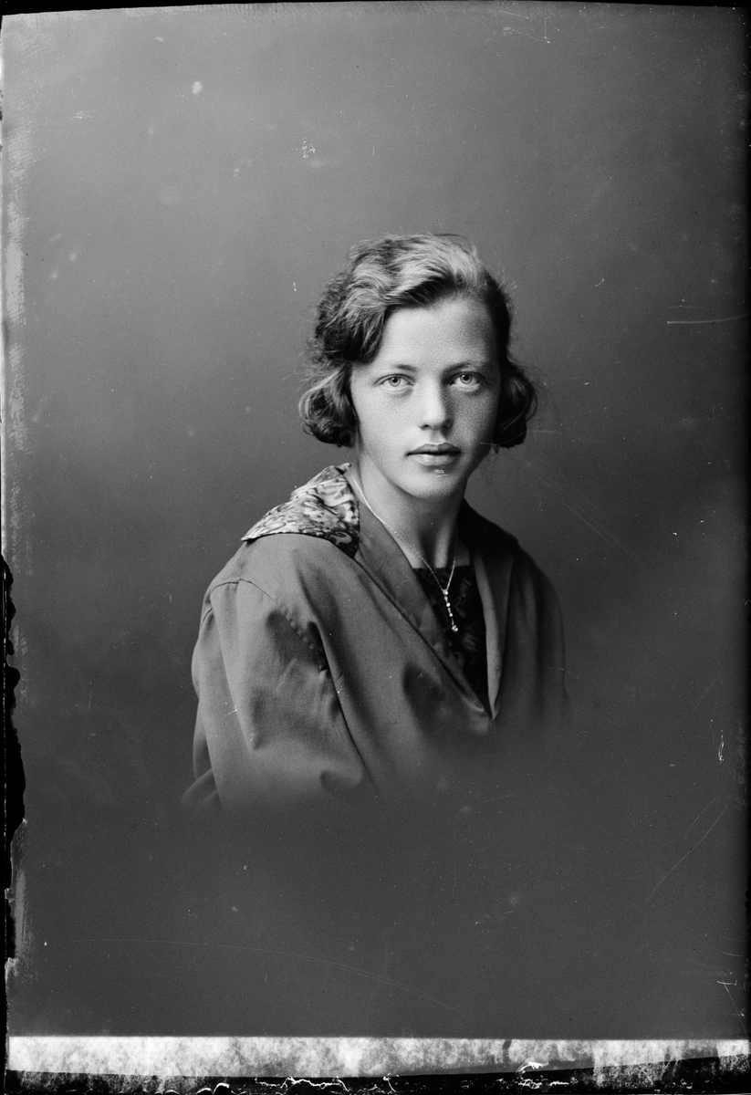 Skötsner-Edhlund, Anny Andersson från Sandika, Harg socken, Uppland 1924