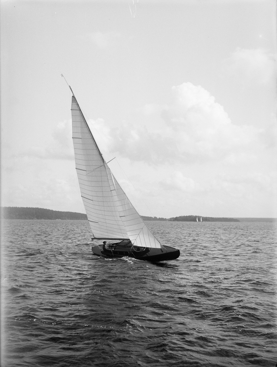 Paul Sandberg, Segelbåt, sannolikt på Ekoln i Mälaren, Uppland