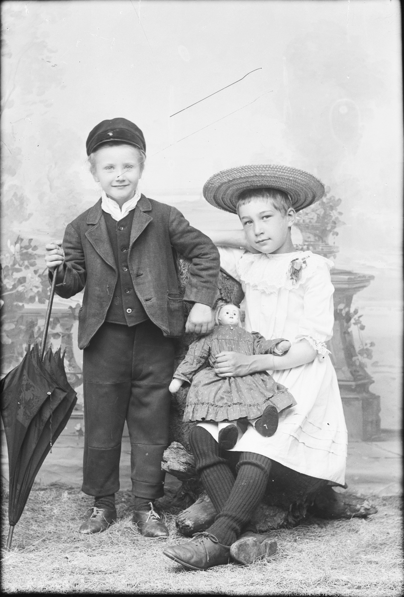 Skötsner-Edhlund, Ateljéporträtt - Sara och Josef Edhlund i ombytta roller, Östhammar, Uppland