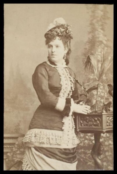 London Stereoscopic and Photographic Company, Guy Little Theatrical Photograph