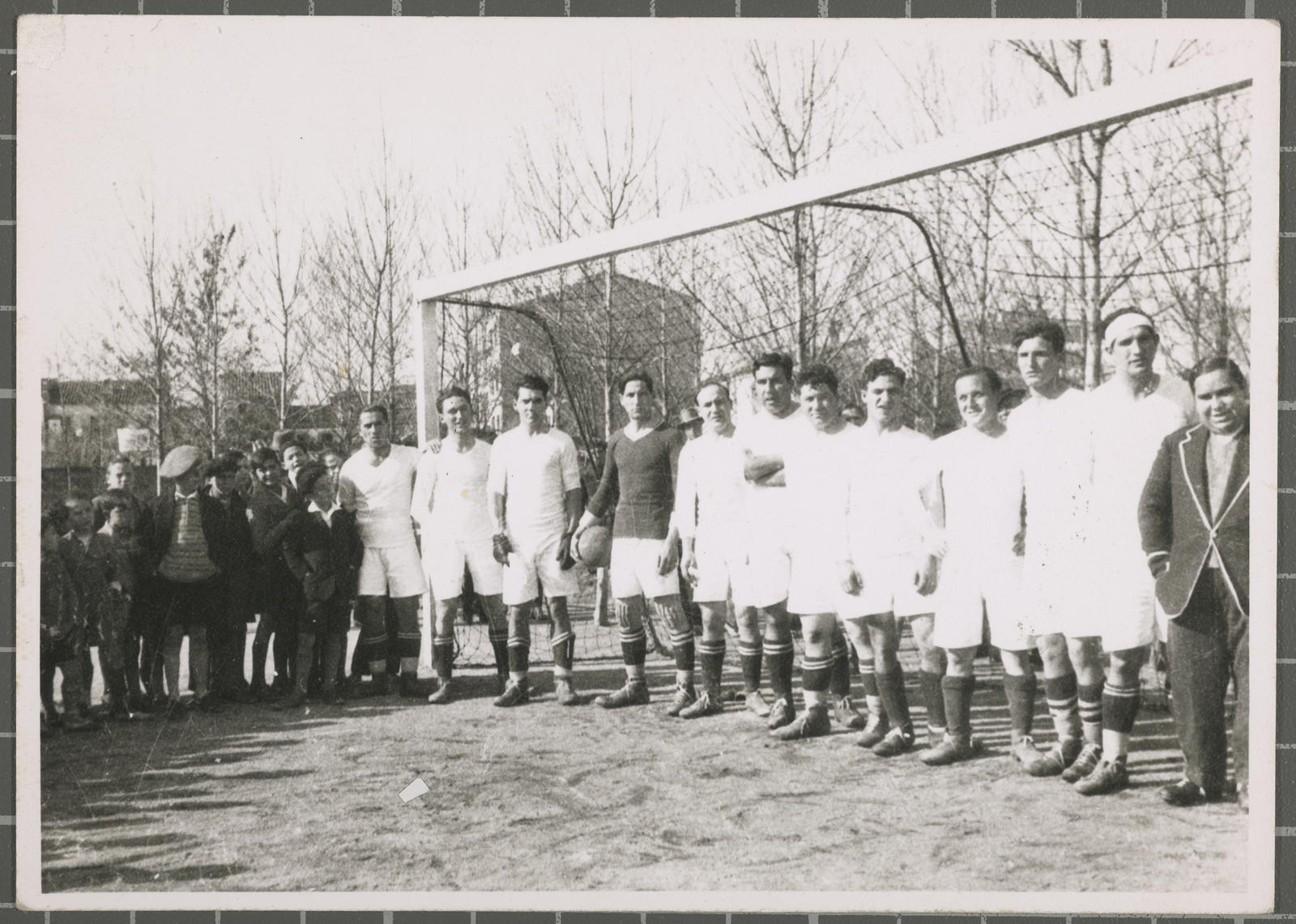 Desconegut, [Retrat de l'equip de futbol de la UD Girona]