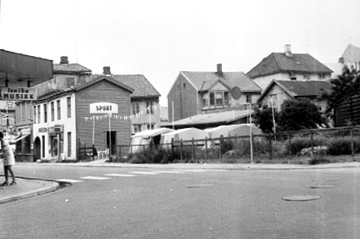 Anno Domkirkeodden, FRA KRYSSET ØSTREGATE/VANGSVEGEN, O. FUGLSETHS GARTNERI, LINDTEIGEN SPORT.