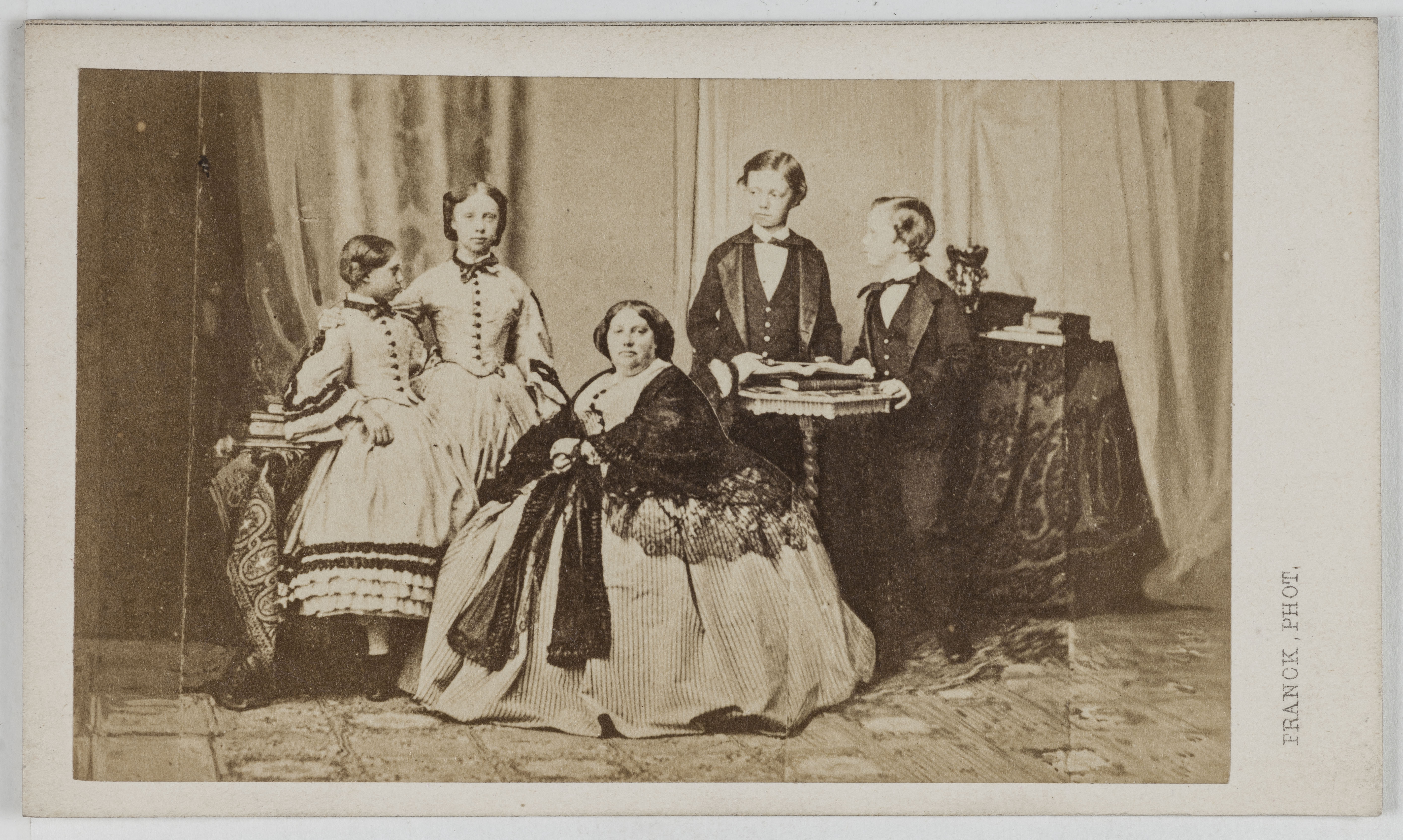 Franck, Portrait de Marie Thérèse Louise de France (1819-1864), duchesse de Parme, entourée de ses deux fils et ses deux filles.