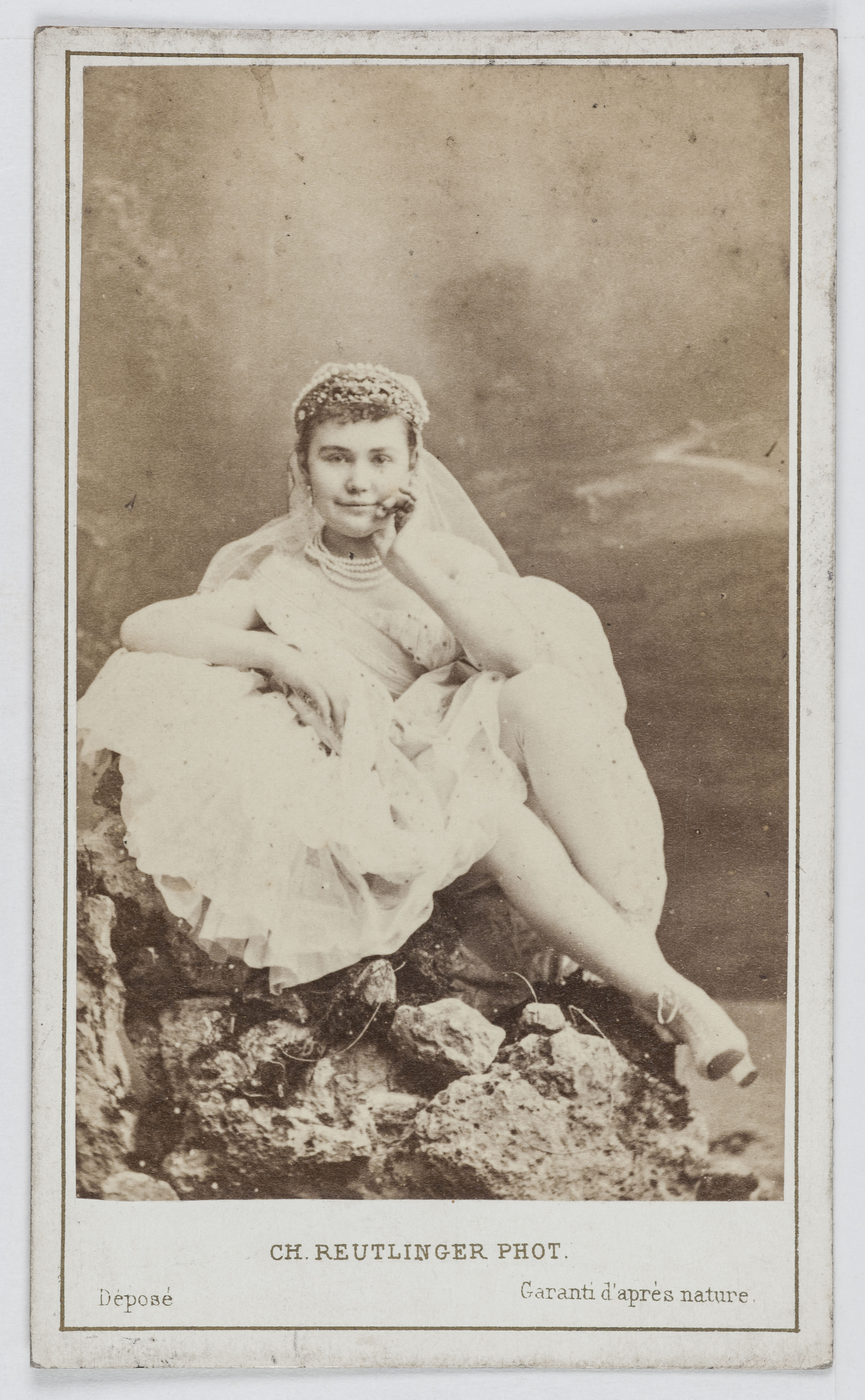 Charles Reutlinger, Portrait de Stella, actrice au Théâtre des Nouveautés.